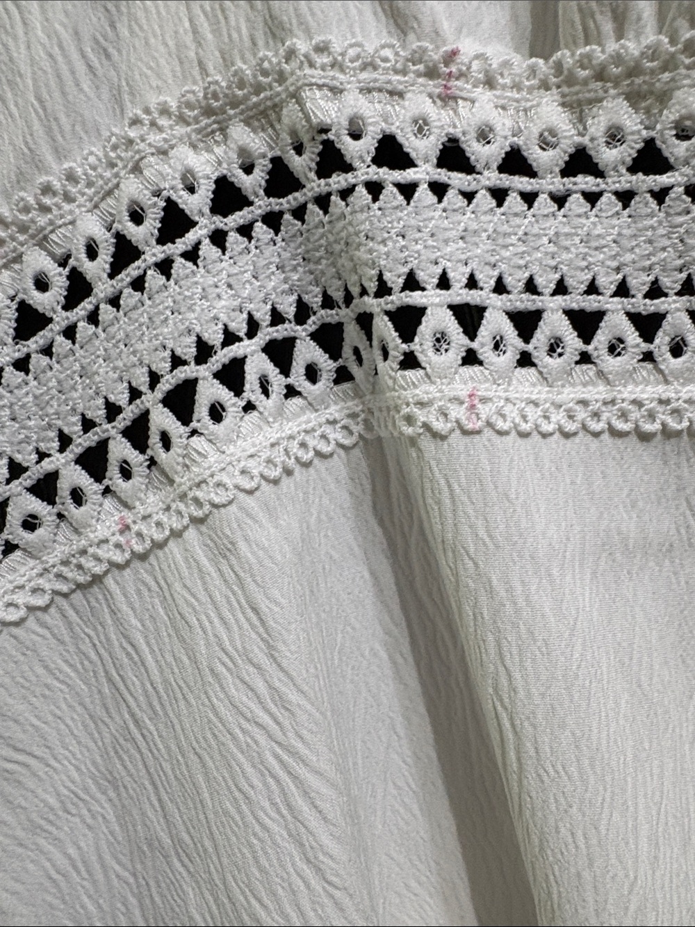 Sleeveless White Lace-Trim Midi Dress with V-Neck - Picture 4 of 8